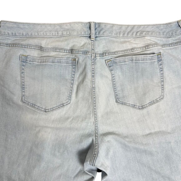 Torrid Distressed Denim Light Washed Bermuda Shorts Size 22 - Picture 3 of 10